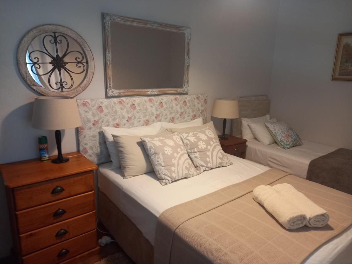 Carmel Villa B&B Or Self-Catering Calvinia Esterno foto