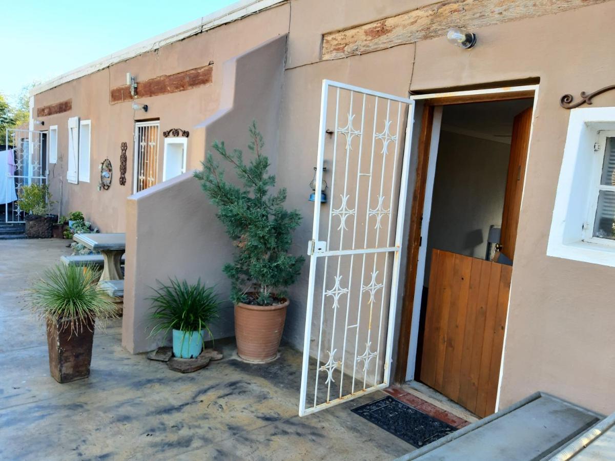Carmel Villa B&B Or Self-Catering Calvinia Esterno foto