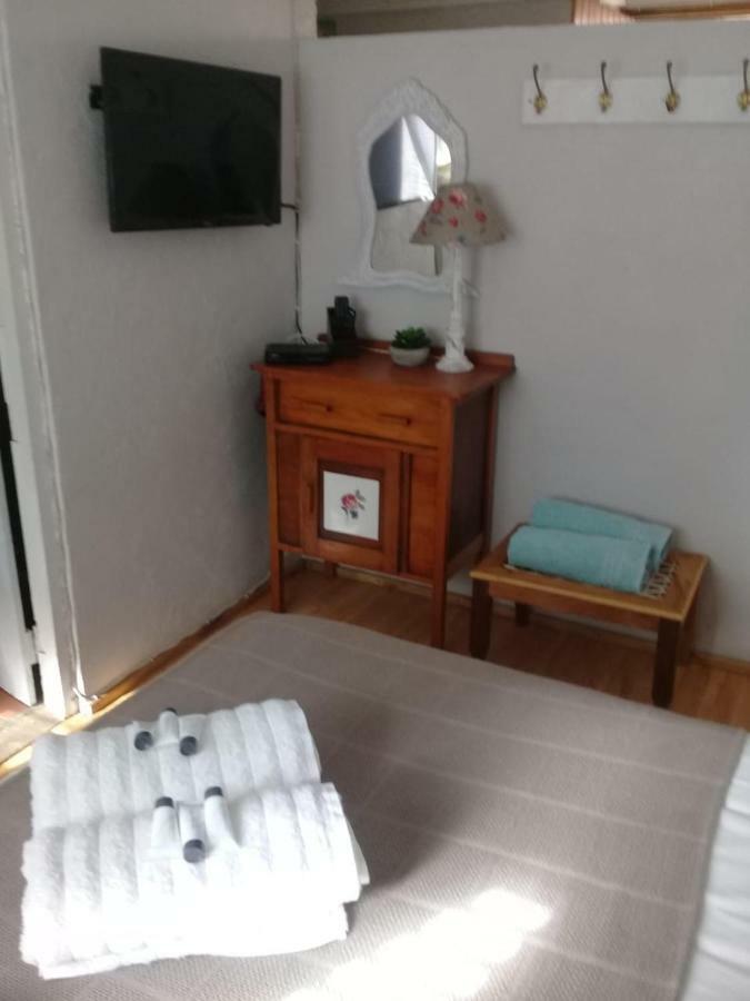 Carmel Villa B&B Or Self-Catering Calvinia Esterno foto
