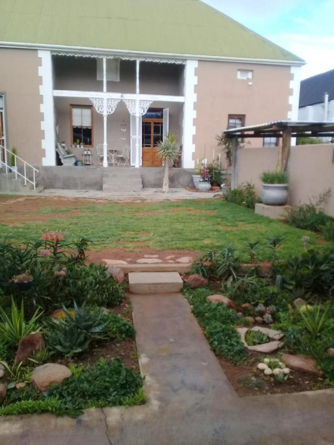 Carmel Villa B&B Or Self-Catering Calvinia Esterno foto